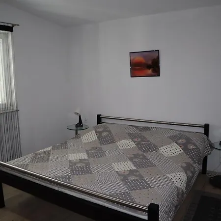Sanja Apartment Vir